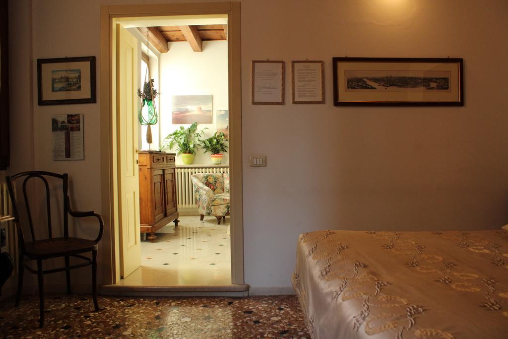 Apartamento Residenza Carducci Centro Storico Verona Habitación foto